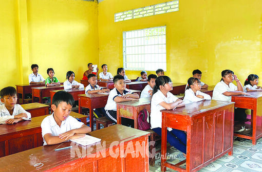 Kiên Giang: Giữ gìn tiếng nói, chữ viết qua các lớp dạy Khmer ngữ