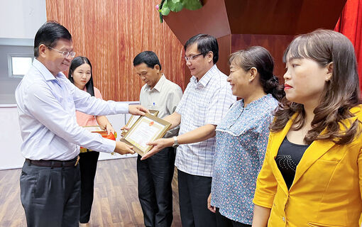 Tạo đồng thuận để phát triển