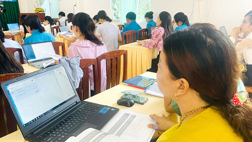 Thoại Sơn: Hội nghị tập huấn chế độ và phần mềm kế toán công đoàn cơ sở