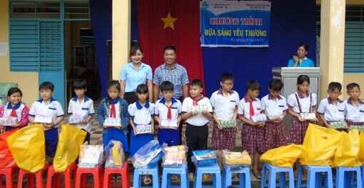 Phụ nữ Phú Tân sáng tạo chăm lo an sinh xã hội
