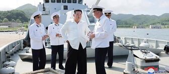 Triều Tiên: Chủ tịch Kim Jong Un thị sát các vụ thử tên lửa hành trình