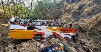 Xe buýt rơi xuống hẻm núi ở Ấn Độ và Brazil, nhiều người thiệt mạng
