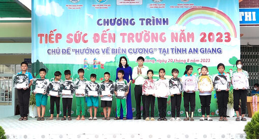 Nhiều hoạt động ý nghĩa của Chương trình “Tiếp sức đến trường” tại xã Phú Hội