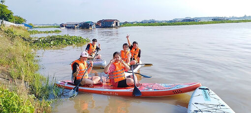 Trải nghiệm chèo SUP trên sông Hậu