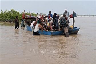 Pakistan sơ tán khoảng 100.000 người do lũ lụt