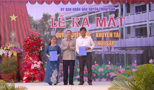 Ra mắt Quỹ Khuyến học - Khuyến tài Trường THCS thị trấn Núi Sập
