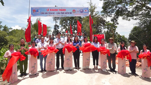 Khánh thành cầu An Yên 2 - cầu Phổ Hiền 8 và Học bổng "tiếp bước đến trường" tại xã Bình Thành