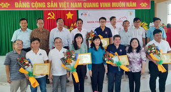 Ban Dân vận Tỉnh ủy An Giang tổ chức Chương trình “Nghĩa tình dân vận” tại huyện Phú Tân