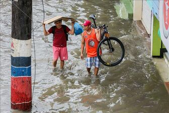 Siêu bão Saola khiến hàng trăm người Philippines phải sơ tán