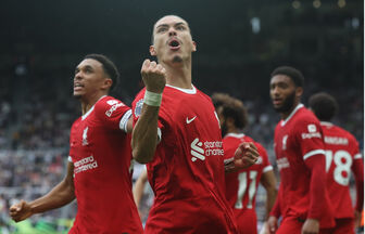 Liverpool thắng thần kỳ, Klopp vỡ òa siêu kỷ lục Ngoại hạng Anh