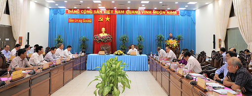Đoàn kiểm tra của Tiểu ban Bảo vệ chính trị nội bộ làm việc với Ban Thường vụ Tỉnh ủy An Giang