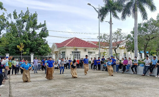 An Phú tổ chức các trò chơi dân gian, chào mừng Quốc khánh 2-9