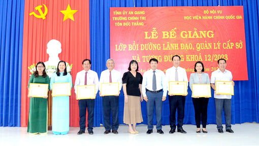 An Giang: 61 cán bộ lãnh đạo, quản lý cấp sở và tương đương hoàn thành khóa bồi dưỡng lãnh đạo, quản lý cấp sở
