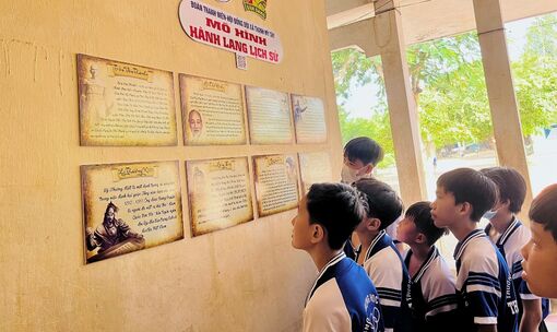 “Hành lang lịch sử - Tích hợp điện tử” tại Trường THCS Thạnh Mỹ Tây