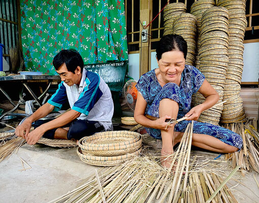 Lưu giữ nét đẹp quê hương trong rổ tre