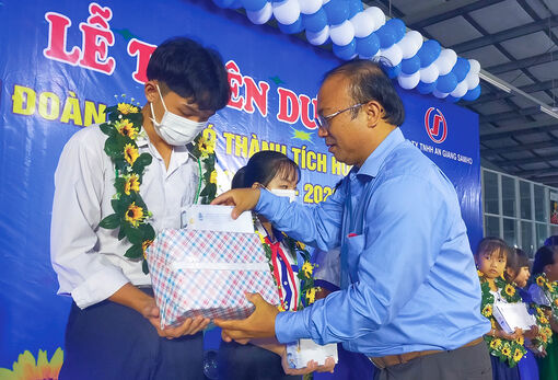 An Giang: Tiếp sức cho con công nhân đầu năm học