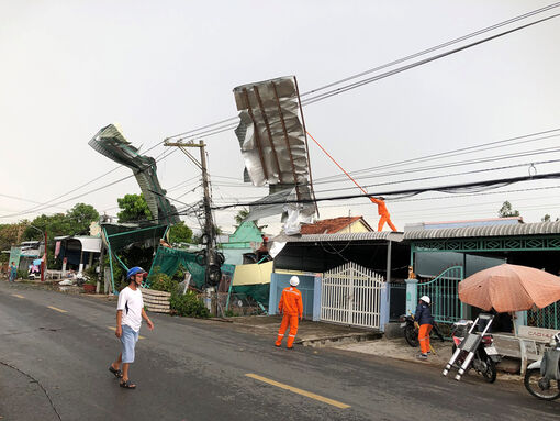 Mưa giông gây thiệt hại 48 căn nhà trên địa bàn huyện An Phú