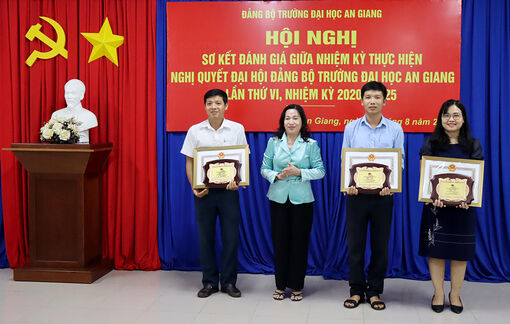 Trường Đại học An Giang tổ chức Hội nghị sơ kết giữa nhiệm kỳ 2020-2025