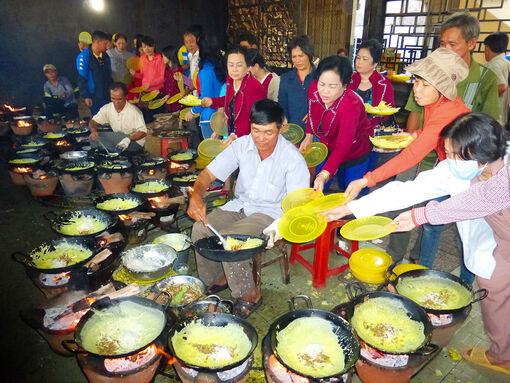 Về Bảy Núi thưởng thức bánh xèo miễn phí vào mùa Vu lan