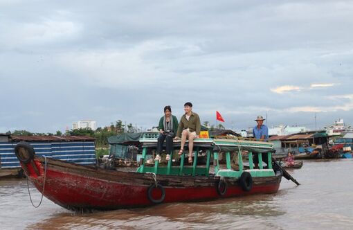 Bình minh ở chợ nổi Long Xuyên