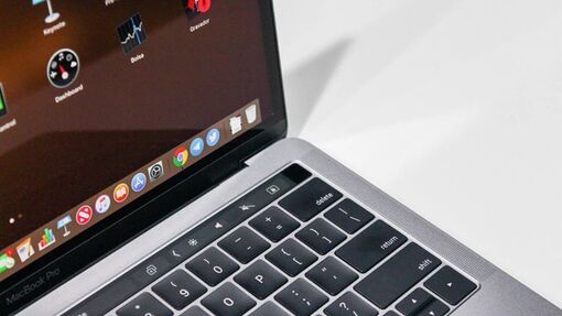 MacBook Pro 2017 Touch Bar thành 'hàng cổ'