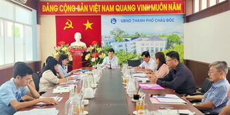 Tổ Đại biểu HĐND tỉnh An Giang đơn vị TP. Châu Đốc xem xét, đóng góp văn bản của kỳ họp thứ 15 HĐND tỉnh