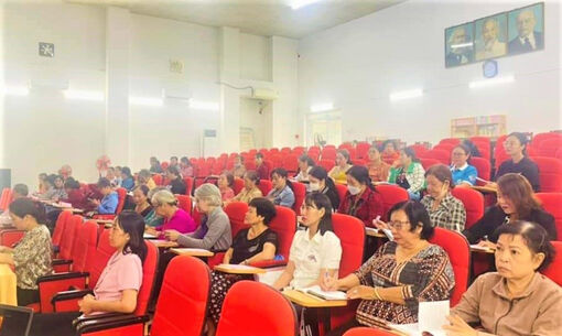 Bồi dưỡng nghiệp vụ cho cán bộ phụ nữ TP. Châu Đốc