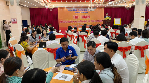 Vụ Bình đẳng giới tập huấn kỹ năng trợ giúp người bị bạo lực trên cơ sở giới