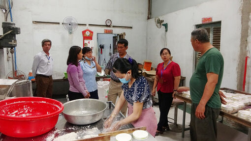 Tri Tôn ra quân kiểm tra an toàn vệ sinh thực phẩm dịp Tết Trung thu
