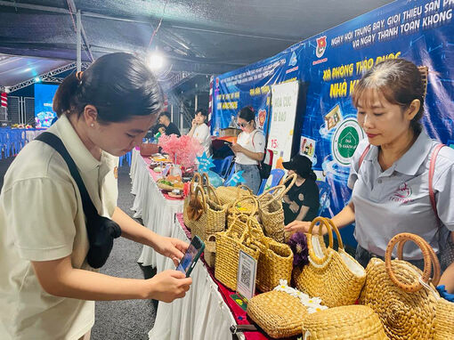Khai mạc Ngày hội trưng bày, giới thiệu sản phẩm khởi nghiệp đổi mới sáng tạo và Ngày thanh toán không dùng tiền mặt năm 2023