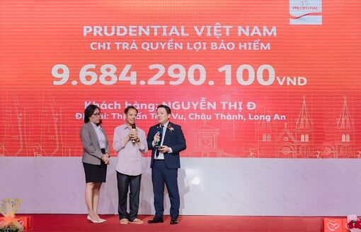 Prudential chi trả gần 9,7 tỷ đồng cho một khách hàng tại Long An