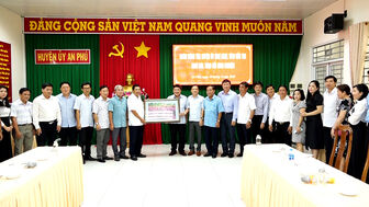 Đoàn công tác Huyện ủy Chợ Lách (tỉnh Bến Tre) giao lưu, kết nối thị trường với huyện An Phú