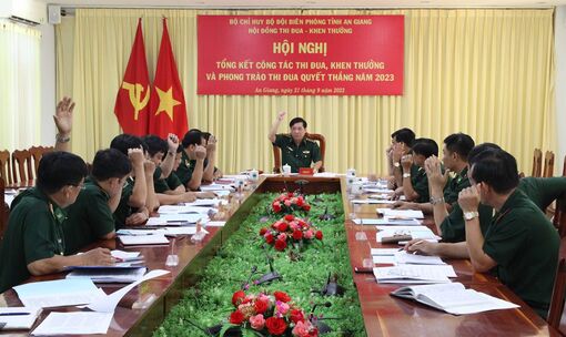 Bình xét khen thưởng Phong trào Thi đua quyết thắng trong lực lượng biên phòng An Giang