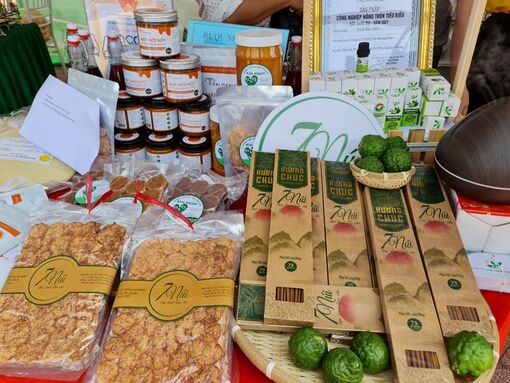 Gắn sản phẩm OCOP với du lịch Tri Tôn