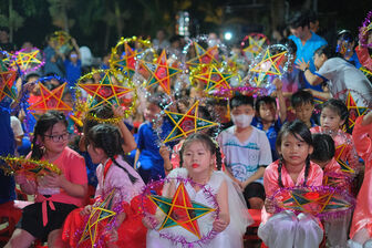 “Ánh trăng xứ lụa” đem niềm vui Trung thu về với trẻ em vùng biên giới TX. Tân Châu