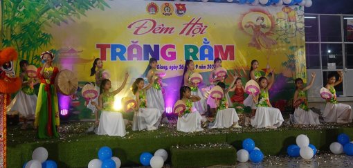 An Giang: 300 thiếu nhi là con của công nhân lao động trong khu công nghiệp được vui Tết Trung thu