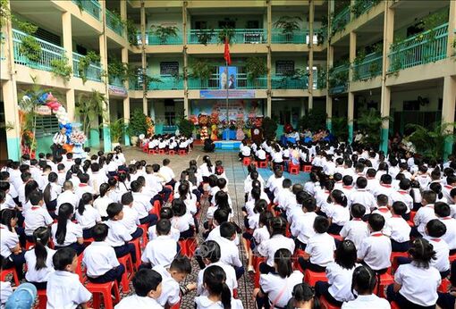 Lại 'nóng' chuyện lạm thu, dạy thêm, học thêm