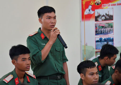 Bộ Chỉ huy Quân sự tỉnh An Giang đối thoại dân chủ với cán bộ, chiến sĩ