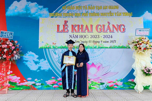 Thủ khoa Trường Đại học Khoa học Xã hội và Nhân văn đam mê Triết học