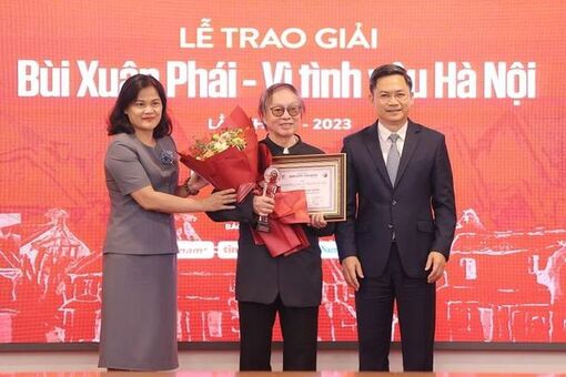 Đạo diễn Đặng Nhật Minh nhận Giải thưởng Lớn Vì tình yêu Hà Nội