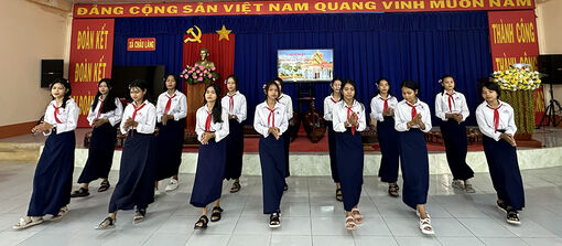 UBND xã Châu Lăng họp mặt mừng lễ Sene Dolta