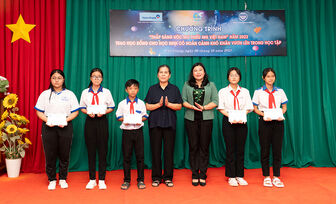 20 học sinh An Giang nhận học bổng Chương trình “Thắp sáng ước mơ thiếu nhi Việt Nam”