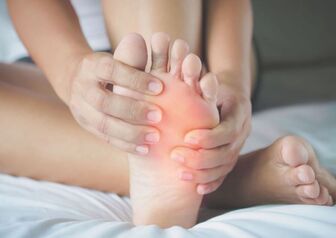 Tại sao các vấn đề về chân có thể là triệu chứng của bệnh tim?