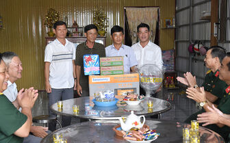 Bộ đội trao nhà, tặng quà vùng biên giới tỉnh An Giang