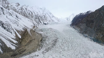 Kỳ thú sông băng trắng, đen ở Pakistan