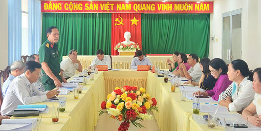 Ban Chấp hành Đảng bộ TP. Châu Đốc thảo luận tổ kiểm điểm, đánh giá giữa nhiệm kỳ