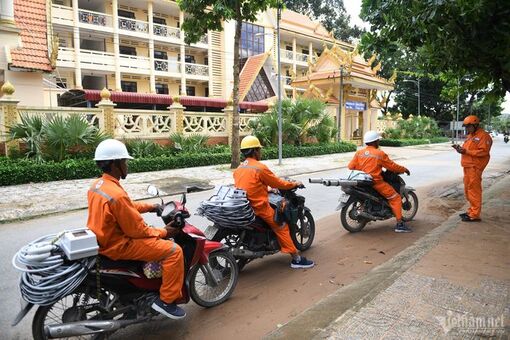 'Đội cứu hộ' lưới điện đặc biệt ở Trà Vinh