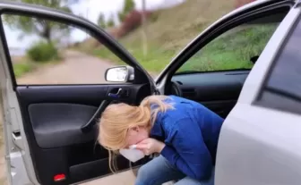 5 cách khử mùi nôn trên xe ô tô