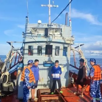 Cảnh sát biển Việt Nam bắt giữ tàu vận chuyển 70.000 lít dầu D.O trái phép