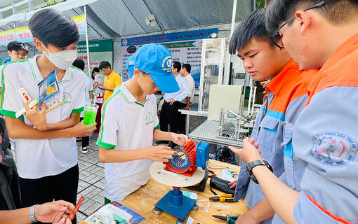 Tổ chức Ngày hội tư vấn học nghề, việc làm ở TP. Long Xuyên năm 2023